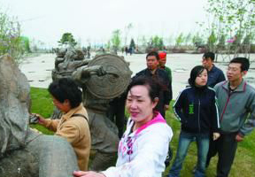 哈爾濱群力新區(qū)免費(fèi)游覽車(chē)開(kāi)通 專(zhuān)線設(shè)10個(gè)站點(diǎn)
